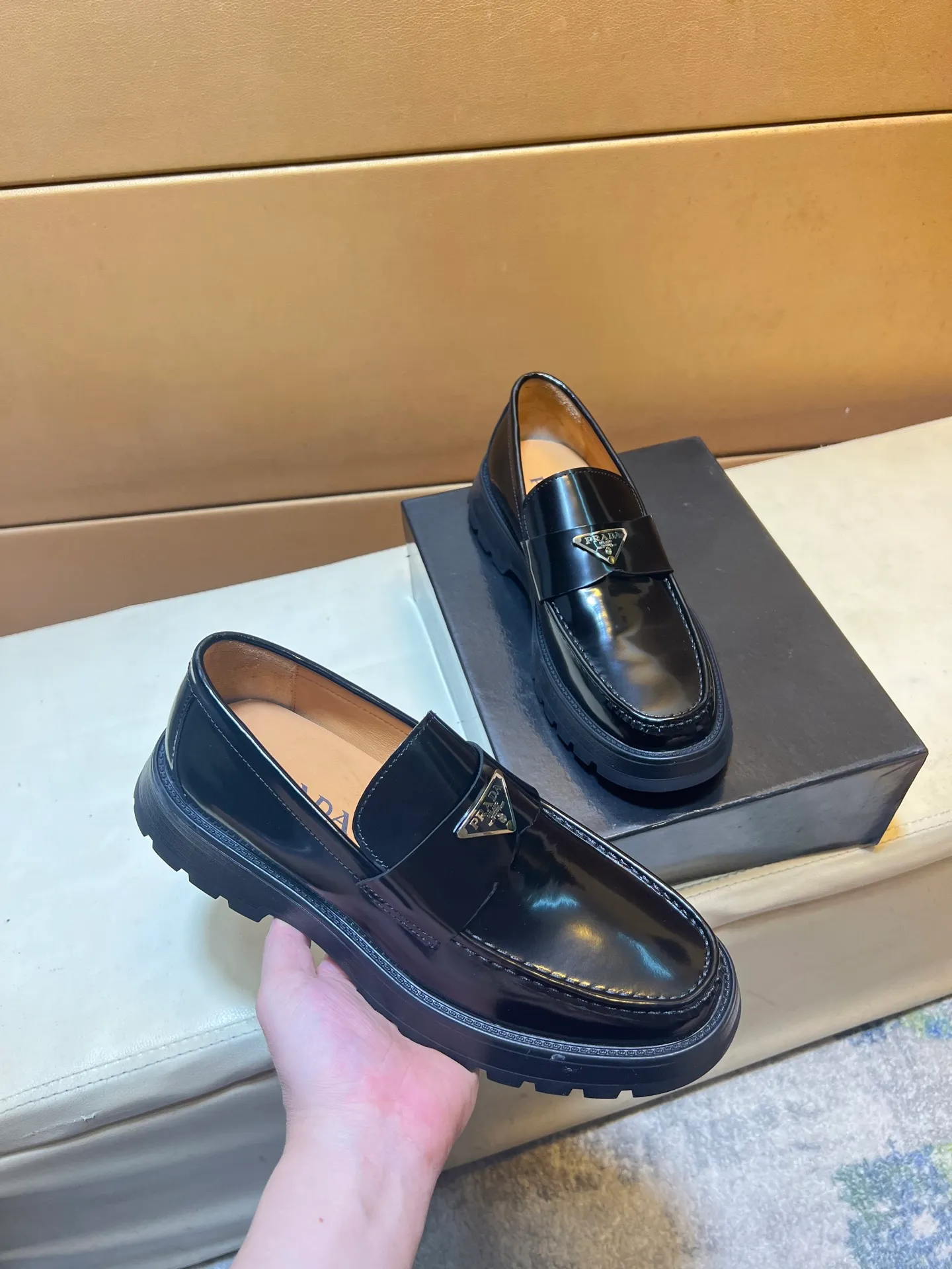 pp440💰👑👑👑 PRADA·PRADA Niuli·Exclusive first launch·～Unique modern style sneakers. Counter purchasing 🏃casual leather shoes😍😍 original shiny leather imported from Italy (refuses to discolor and rub feet) soles: original soles specially provided by the original factory, super cool 😍 lace up and walk with wind 👍 style design ⚠️ super comfortable, wear-resistant and non-slip original soles. Just like shooting the real thing🎬The real thing is better. Suitable for outdoor and driving👍Perfect high-quality sneakers, men's shoe size: 38-44
